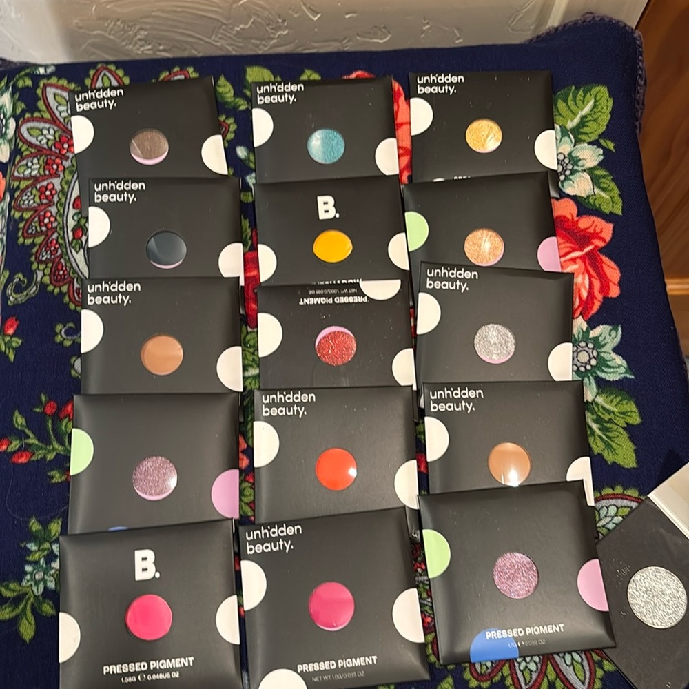 Unhidden Beauty Eyeshadows You Get 15 Sealed NWT